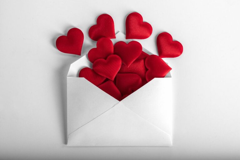 Get Your Phone Valentine-Ready with These Romantic Wallpapers